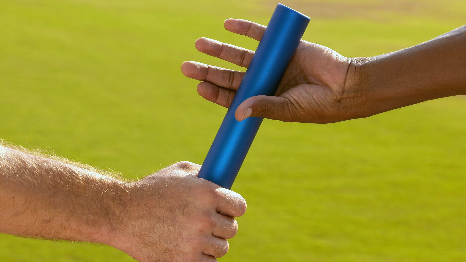 具身智能机器人火炬手“夸父”首次点燃全运会圣火，开启未来体育新纪元